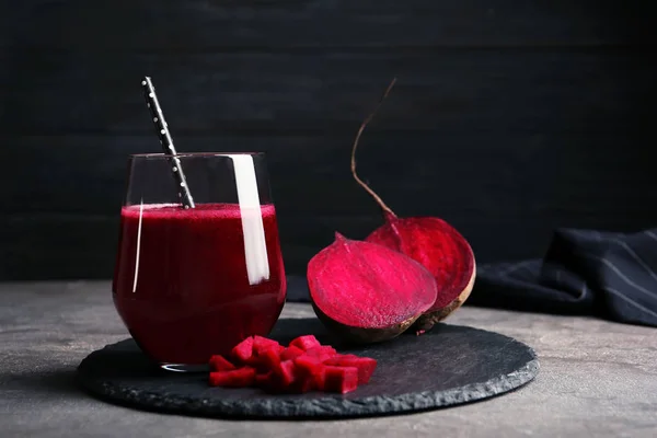 Slate Plate Glass Beet Smoothie Table — Stock Photo, Image