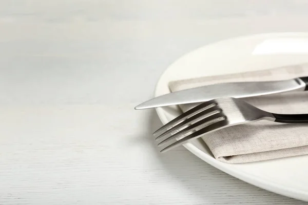 Plaat Met Vork Mes Tafel Close Nieuwe Instelling — Stockfoto