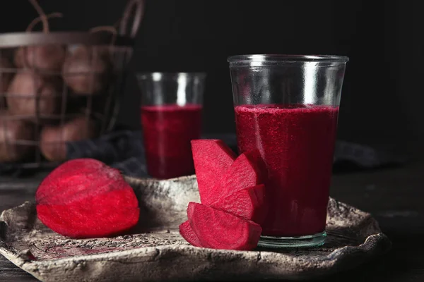 Plate Glass Beet Smoothie Table — Stock Photo, Image