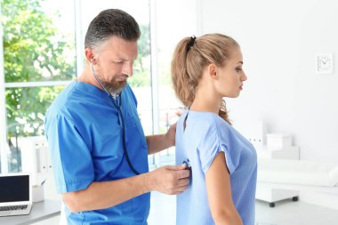 Erkek Sağlık görevlisi danışmanlık bayan hasta Kliniği