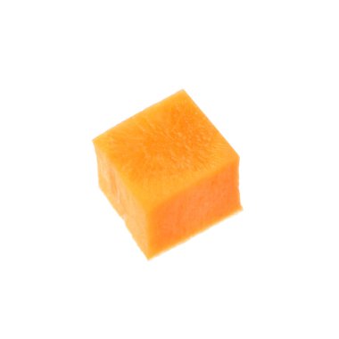 Beyaz arka plan üzerinde olgunlaşmış havuç parçası