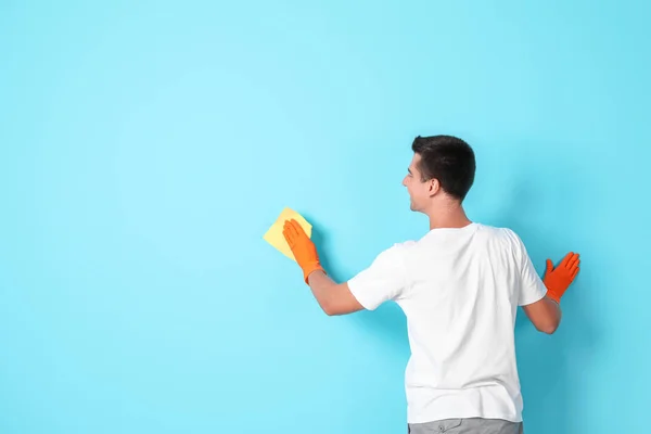 Άνθρωπος Στα Γάντια Καθαρισμού Χρώμα Τοίχου Πανί — Φωτογραφία Αρχείου