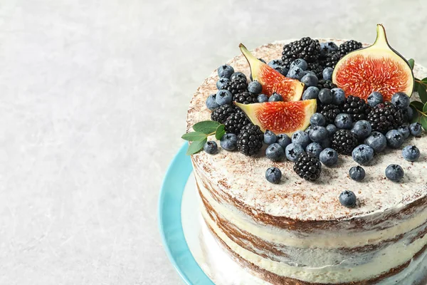 Köstliche Hausgemachte Kuchen Mit Frischen Beeren Auf Dem Tisch Nahaufnahme — Stockfoto