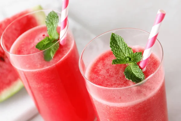 Sabrosa Bebida Sandía Verano Con Menta Vasos Primer Plano —  Fotos de Stock