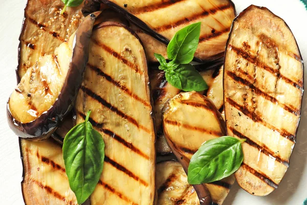 Piatto Con Fette Melanzane Fritte Saporite Primo Piano — Foto Stock