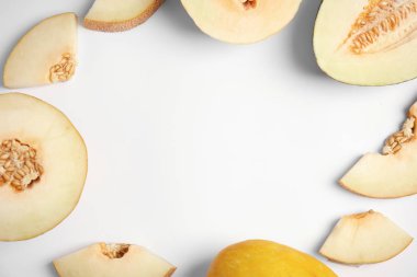 Beyaz arka plan, üstten görünüm üzerinde metin alanı olan kesim kavun çerçeve yapılmış