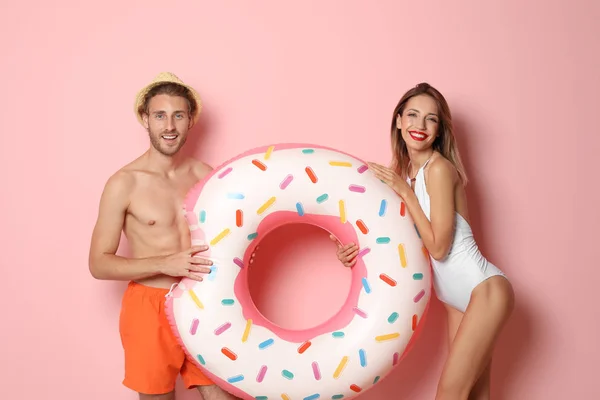 Happy Young Couple Beachwear Inflatable Ring Color Background — Stock Photo, Image