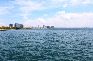 Deniz gemi güzel manzarasına güneşli