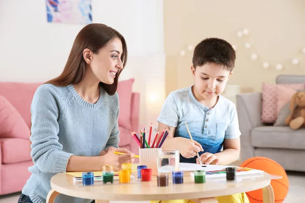 Crianças Pequenas Bonitos Brincando Juntos Dentro Casa — Fotografia de Stock