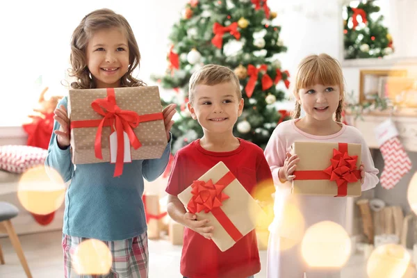 Glückliche Mutter Und Kind Feiern Weihnachten Hause — Stockfoto