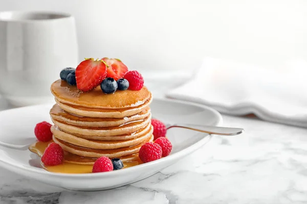 Tasty Pancakes Berries Honey Plate — Stock Photo, Image