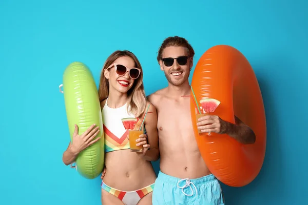 Happy Young Couple Beachwear Inflatable Ring Cocktail Color Background — Stock Photo, Image