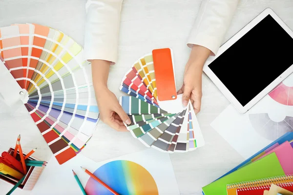 Woman Paint Color Palette Samples Tablet Table Top View — Stock Photo, Image