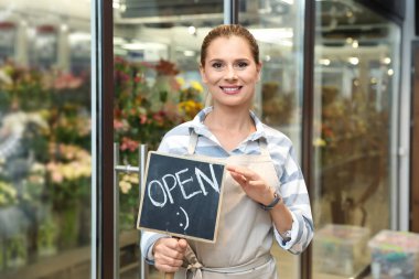 Çiçekçide işareti 