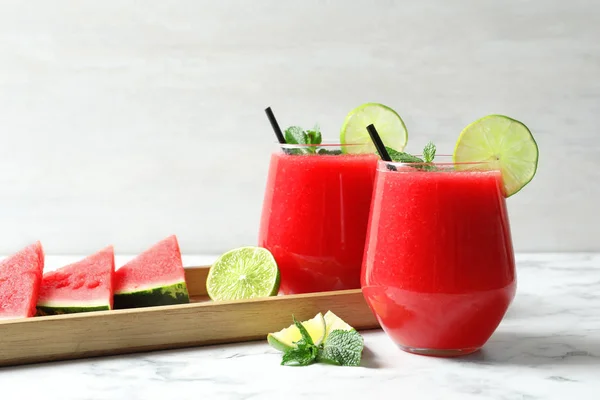 Bebida Sandía Verano Vasos Frutas Rodajas Mesa —  Fotos de Stock