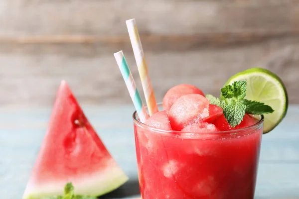 Bebida Sandía Verano Con Lima Menta Mesa Primer Plano — Foto de Stock