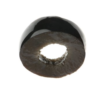 Beyaz arka planda siyah zeytin dilim