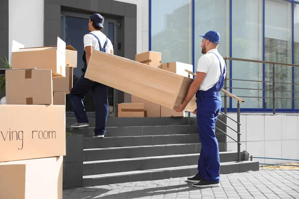 Male Movers Carrying Shelving Unit New House — Stock Photo, Image