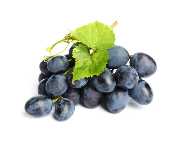 Bunch Van Verse Rijpe Sappige Druiven Geïsoleerd Wit — Stockfoto