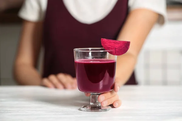 Woman Glass Beet Smoothie Table Closeup — Stock Photo, Image