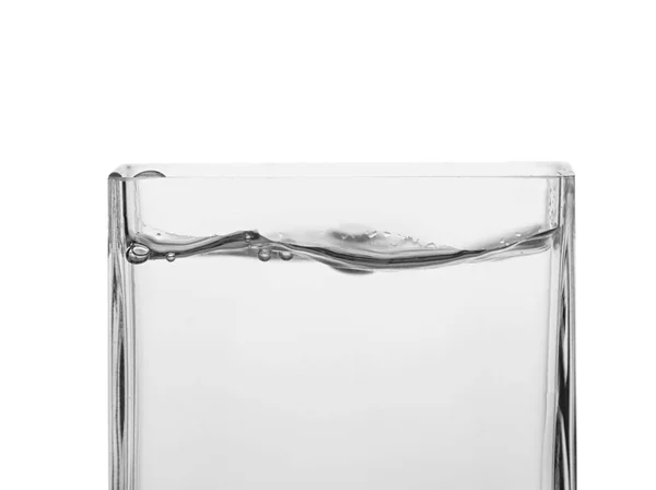 白色背景的清凉水玻璃 — 图库照片
