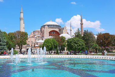 Istanbul, Türkiye - 06 Ağustos 2018: Ayasofya'nın yakınındaki güzel Çeşme