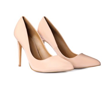 Beyaz arka planda bir çift güzel ayakkabı