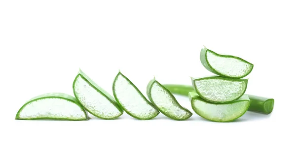 Aloe Vera Scheiben Auf Weißem Hintergrund — Stockfoto