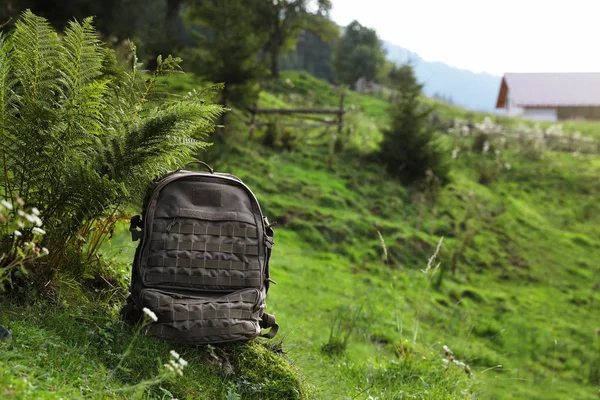 Rugzak Groene Vallei Zomer Camping — Stockfoto