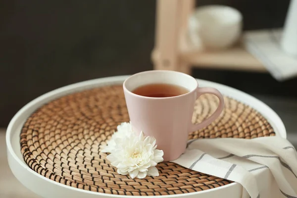 Kopje Thee Bloem Tafel Binnenshuis — Stockfoto