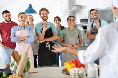 Yemek kursları, insan ve kadın şef Grup