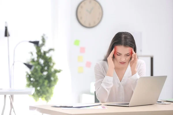 Young Woman Suffering Headache Office — Stock Photo, Image