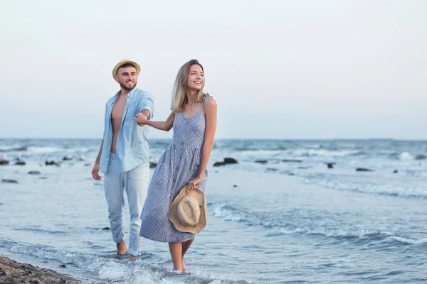 Jong Paar Tijd Samen Doorbrengen Het Strand — Stockfoto