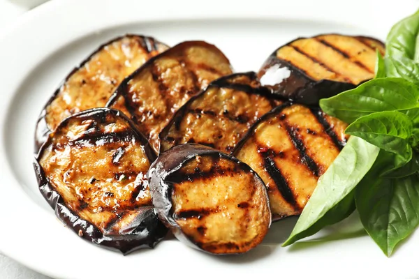 Piatto Con Fette Melanzane Fritte Saporite Primo Piano — Foto Stock