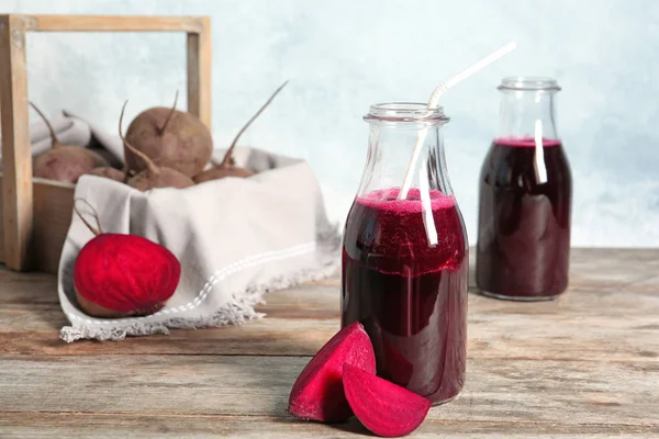 Botella Batido Remolacha Sobre Mesa Madera — Foto de Stock