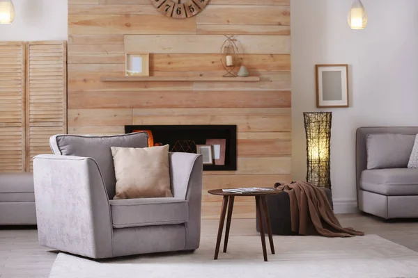Gemütlich Eingerichtete Wohnung Mit Nische Holzwand Und Sessel Innenausbau — Stockfoto