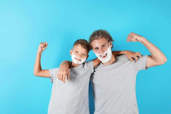 Father Son Shaving Together Color Background — Stock Photo, Image