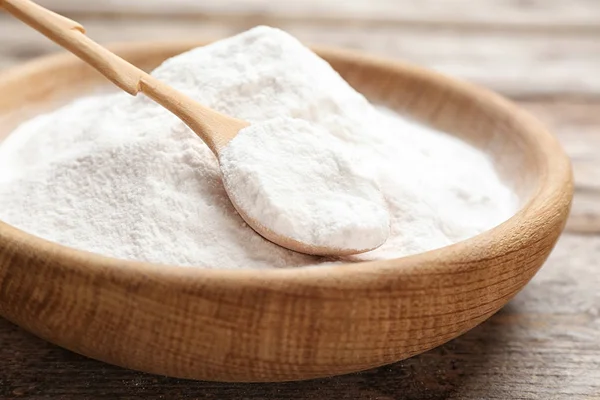 Piring Dengan Baking Soda Atas Meja Kayu Closeup — Stok Foto