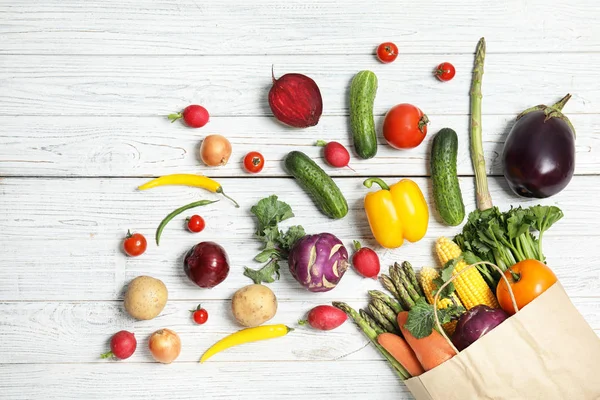 Composición Plana Con Verduras Frescas Sobre Fondo Madera — Foto de Stock