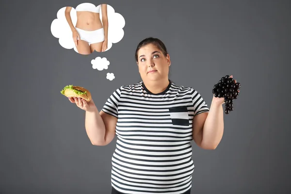 Mujer Con Sobrepeso Con Comida Soñando Con Cuerpo Perfecto Sobre —  Fotos de Stock