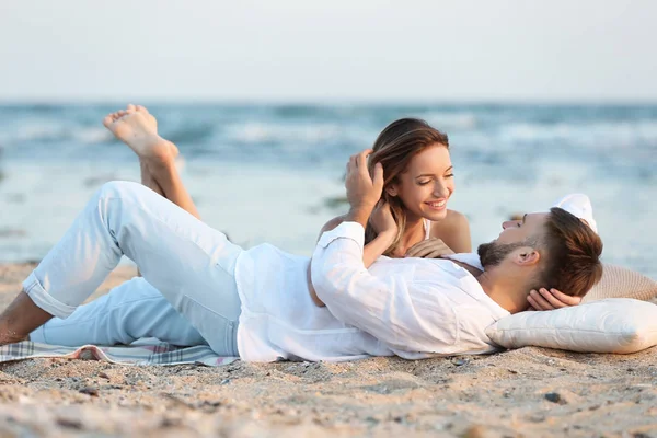 Junges Paar Verbringt Zeit Zusammen Strand — Stockfoto