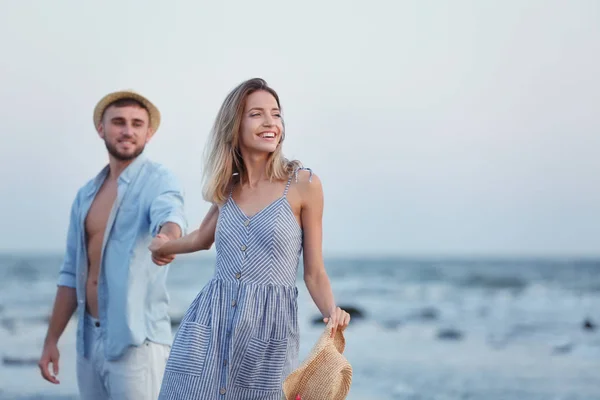 Jong Paar Tijd Samen Doorbrengen Het Strand — Stockfoto