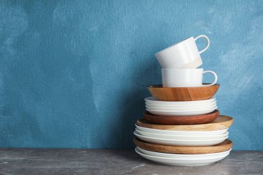 Renk arka plan metin için yer ile karşı masada yemek ayarlayın. İç öğesi