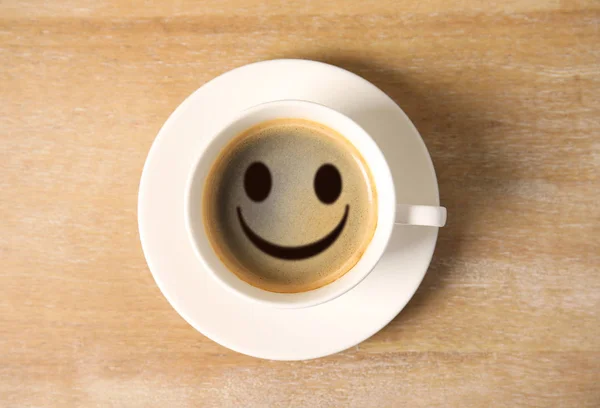 Tazza Delizioso Caffè Caldo Con Schiuma Sorriso Sfondo Legno Vista — Foto Stock