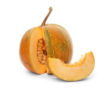 Taze çiğ kabak üzerine beyaz izole dilimlenmiş