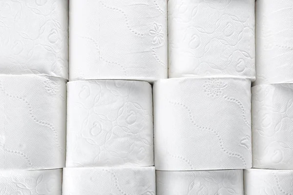 Birçok rulo tuvalet kağıdı arka plan olarak. Kişisel hijyen