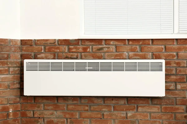 Moderno Convector Calefacción Pared Ladrillo Interiores — Foto de Stock