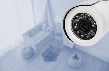 Bebek odası görünümünün üzerinde Cctv kamera gözetim altında