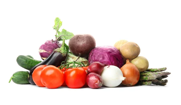 Montón Verduras Frescas Maduras Sobre Fondo Blanco Alimentos Ecológicos — Foto de Stock