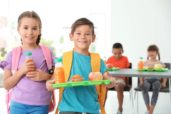 Crianças Com Comida Saudável Cantina Escola — Fotografia de Stock